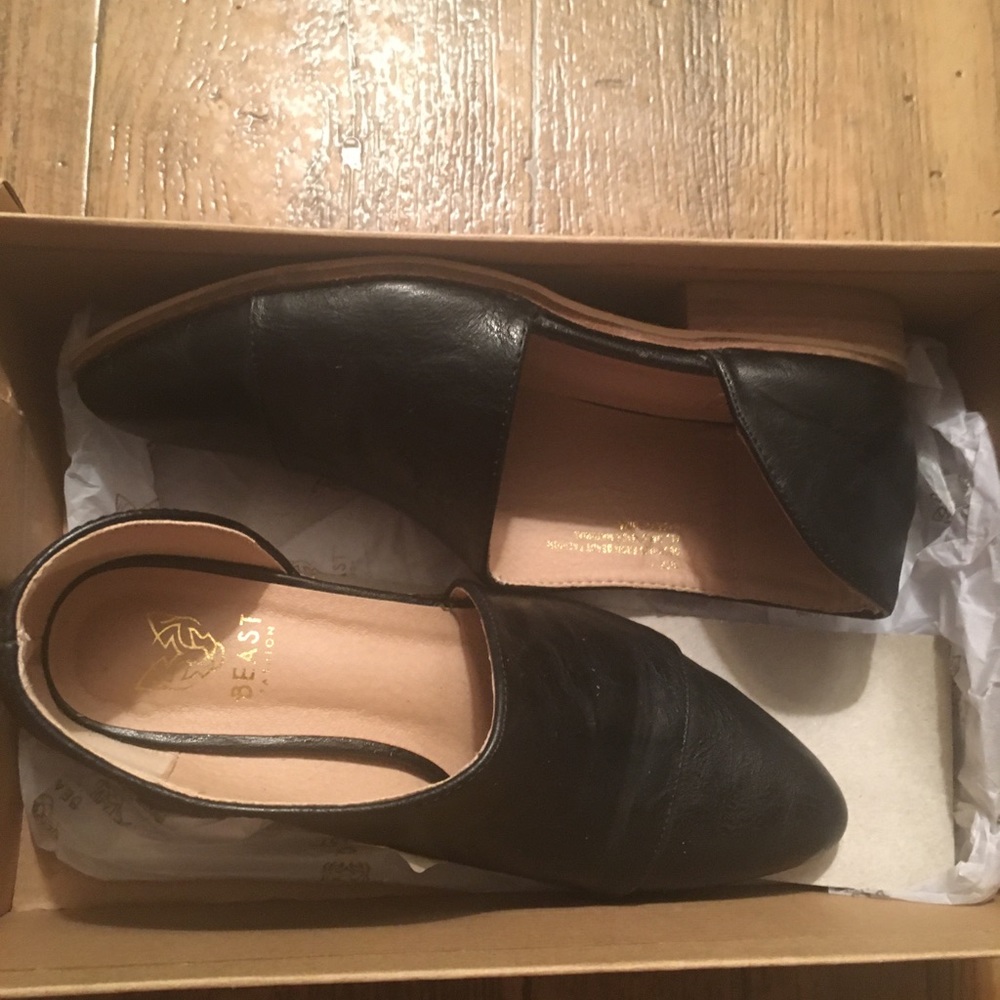 Beast fashion slip on flats